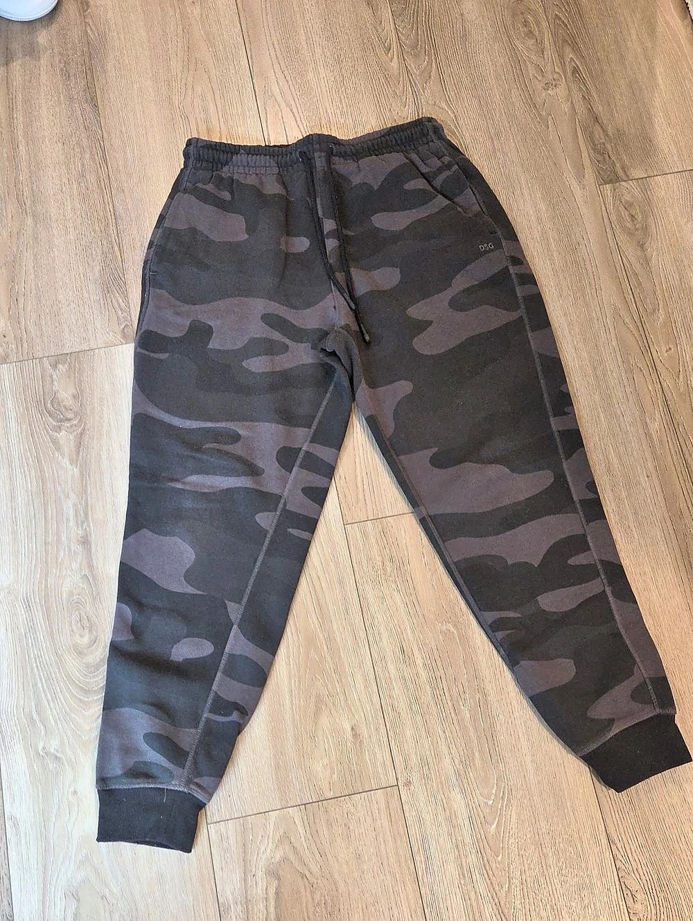 DSG Men's Classic Fleece Jogger Pants Camo Jogger Sweatpants in Black & Gray